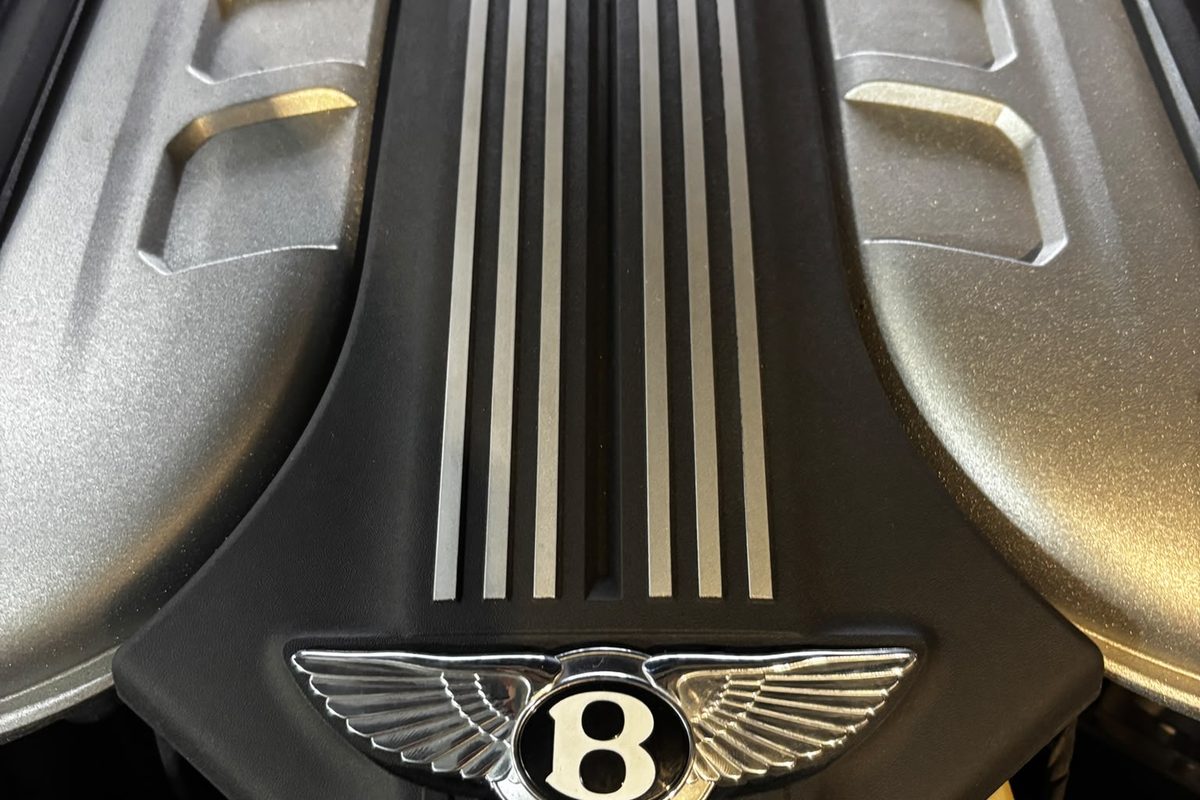 Bentley W12 en el taller Zamule Cars de Palma